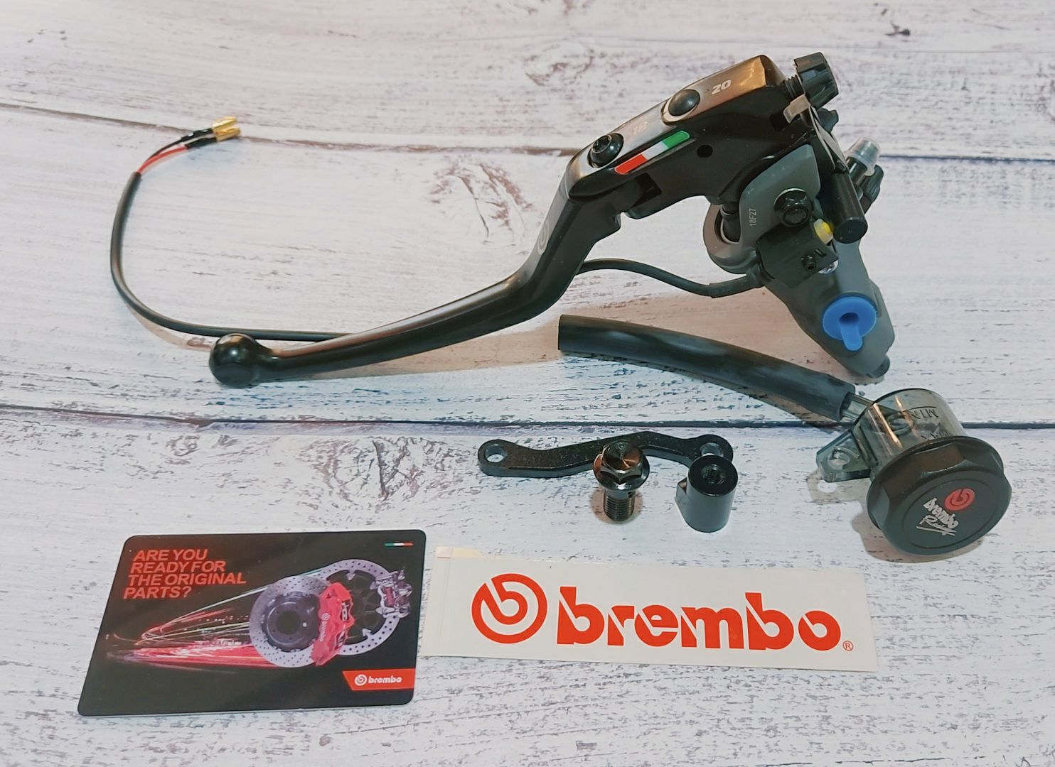 Tay thắng bình Brembo 1:1 tặng kèm bình dầu lớn