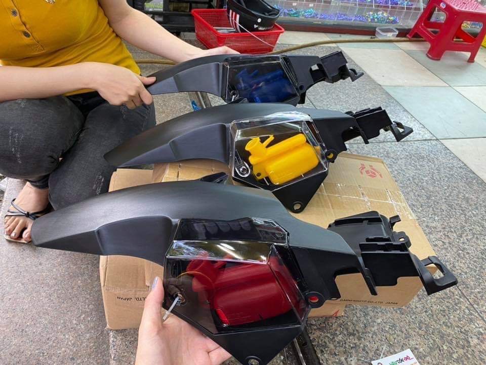 bình nước mát màu cho xe vario,click,ab