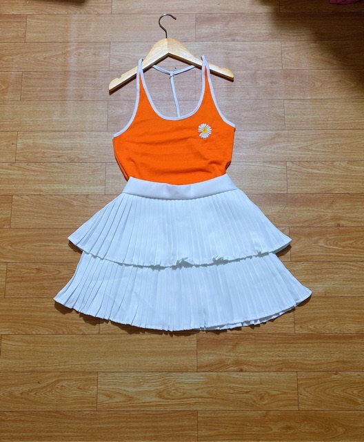Áo croptop ba lỗ thêm hoa cúc siêu hot