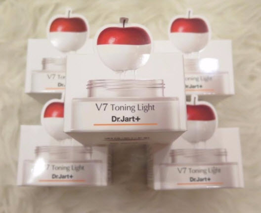 Kem dưỡng trắng da V7 Toning Light (Hộp 15ml)