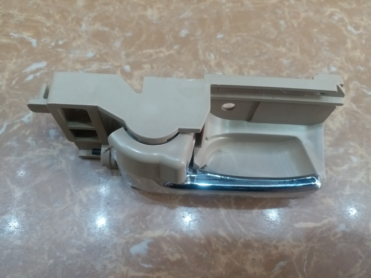 Tay mở cửa trong xe toyota altis đời 2001-2007