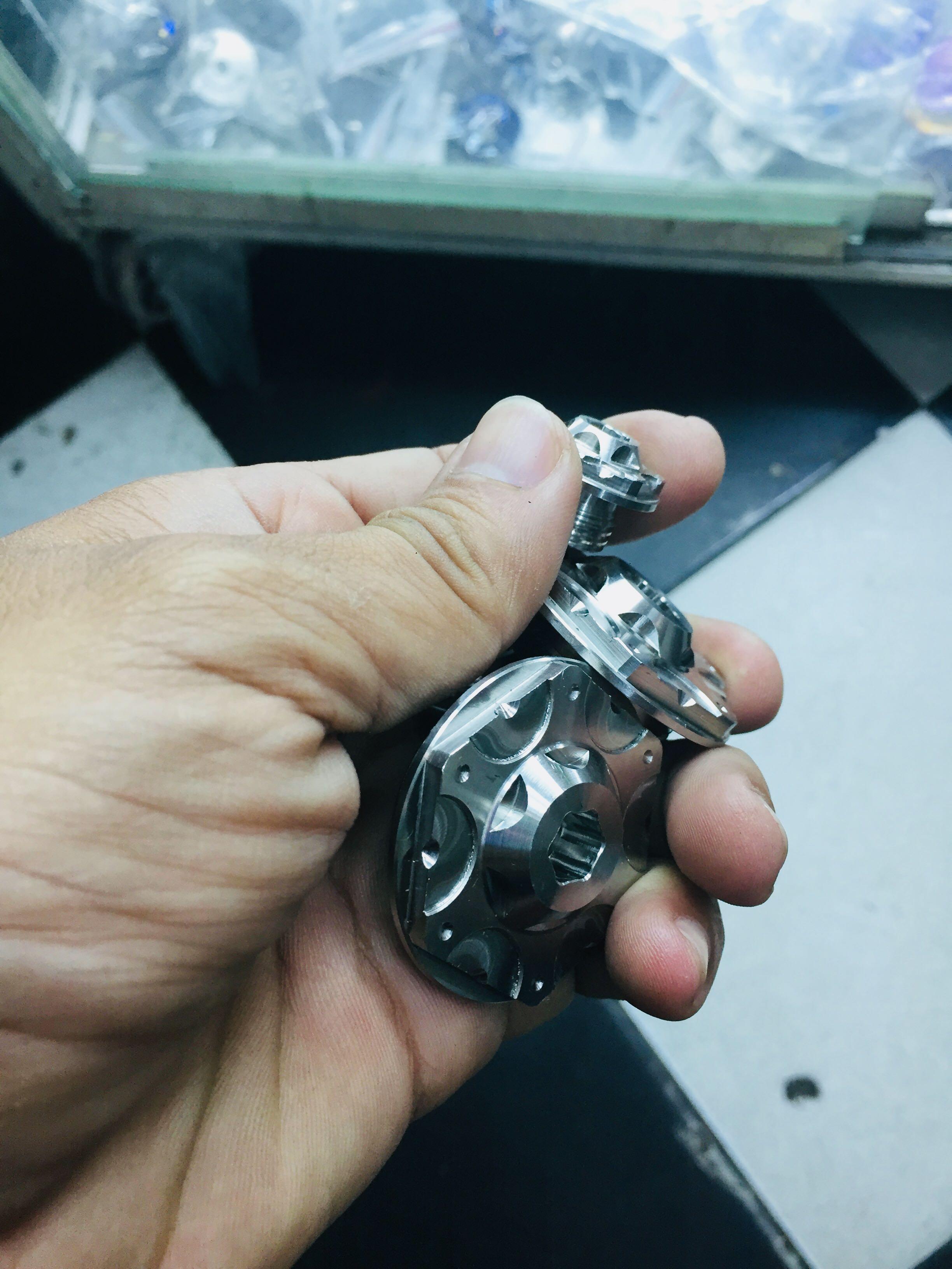 [HCM]Ốc mâm lửa salaya trắng inox gắn xe wave