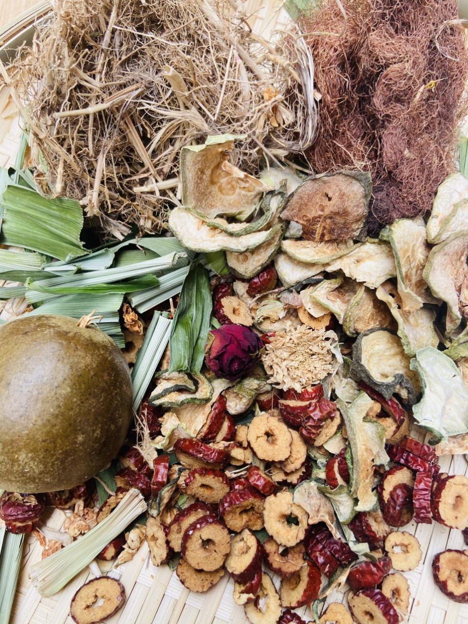 TRÀ THẢO MỘC SÂM BÍ ĐAO HẠT CHIA/SÂM RONG BIỂN( Tăng đề kháng, đẹp da,giải nhiệt, thanh lọc cơ thể)