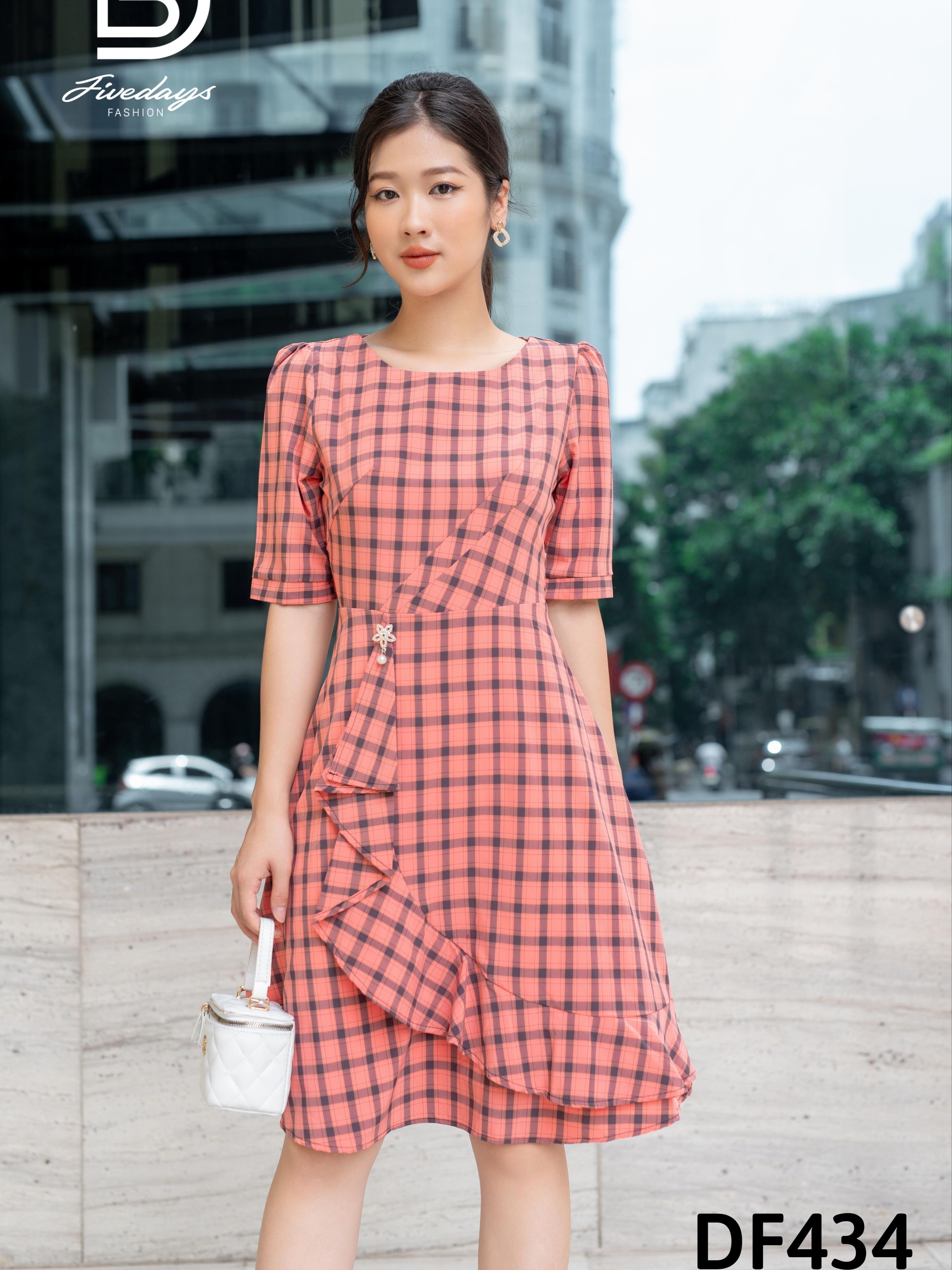 Fivedays - Đầm kẻ bèo thân trước