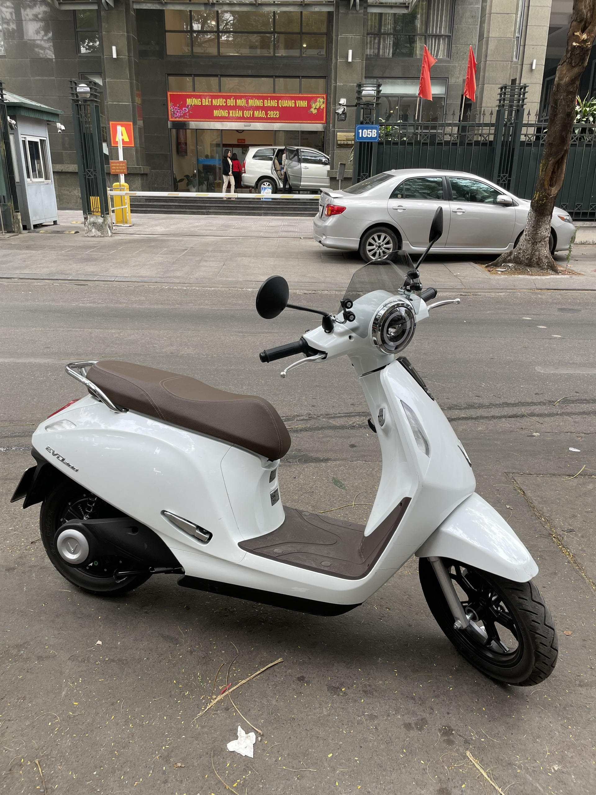 Kính chắn gió xe máy điện Vinfast Evo200