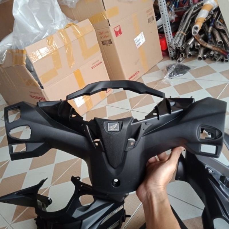 Bợ cổ sau Winner 150- zin hãng Honda