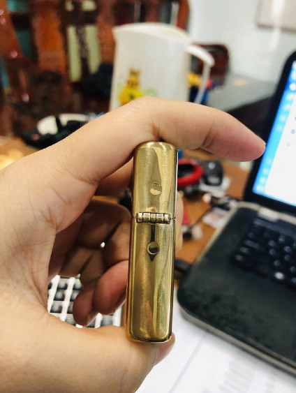 Bật Lửa Zippo Màu vàng họa tiết Chó Sói- Ruột Trắng