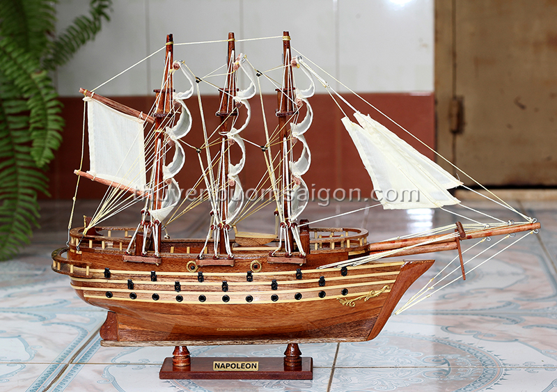 Thuyền buồm gỗ phong thủy trang trí Napoleon dài 55cm