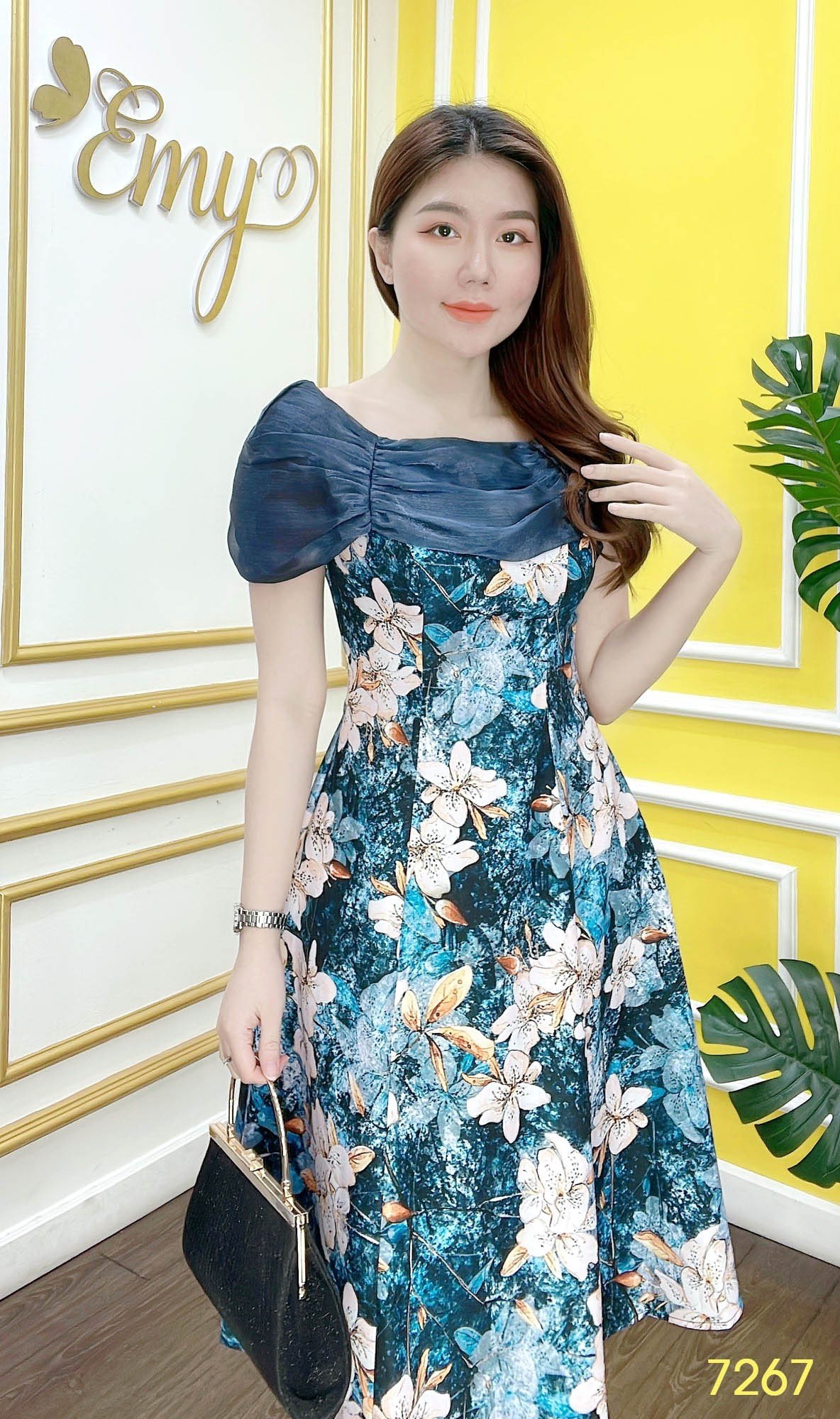 Đầm EMY EM7267 Xoè Vai Choàng