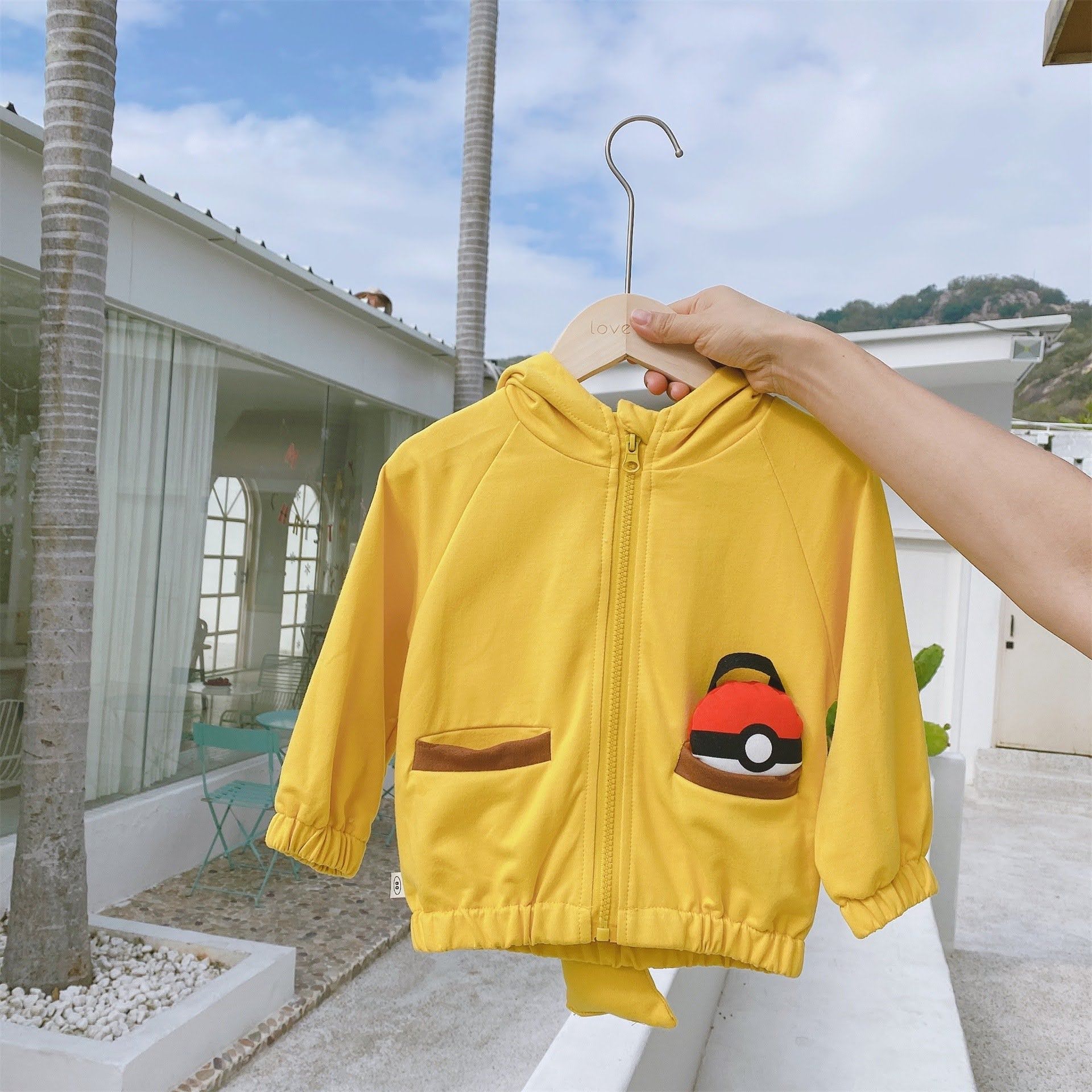 Áo khoác pikachu dành cho bé trai