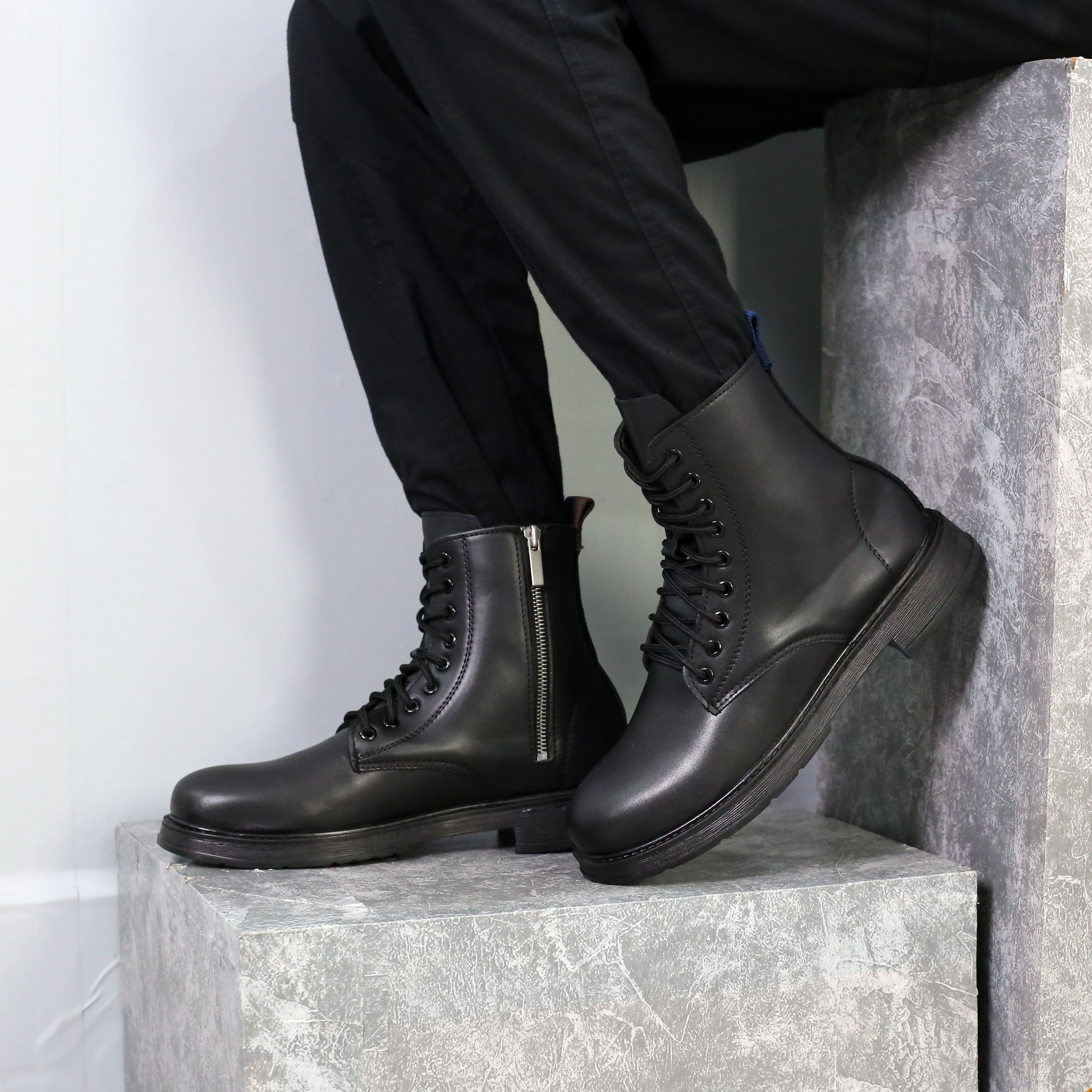 Giày boost cổ cao nam MĐ G1032 đen có dây kéo