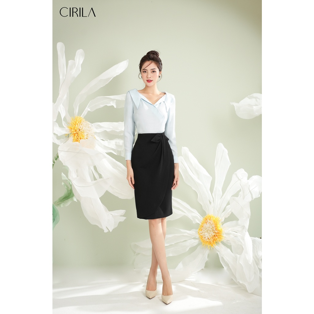 Áo sơ mi cổ V cách điệu xanh pastel Peony [CIRILA BY RIMMY]
