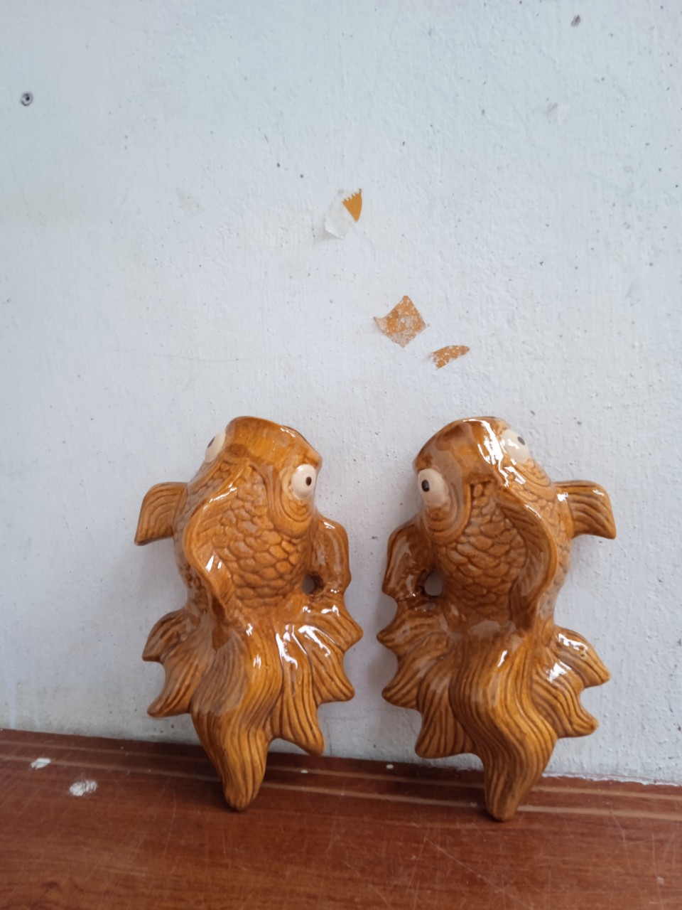 Bình hoa treo tường cá men nâu đỏ ( 2 con)