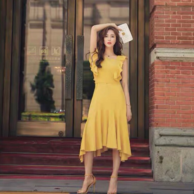 Đầm vàng cánh tiên thắt eo