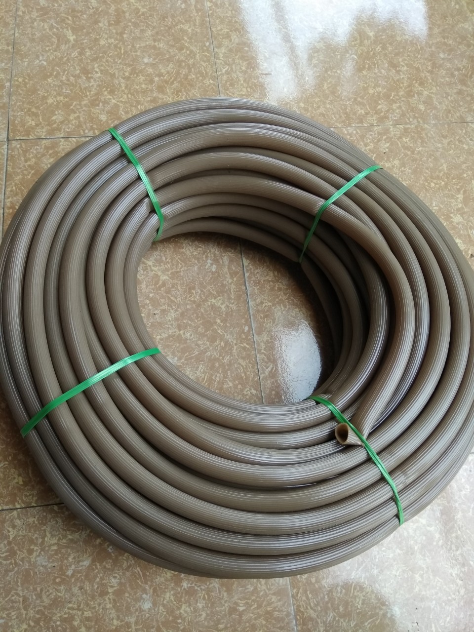 Ống nước dẻo, dây dẫn nước mềm phi 18