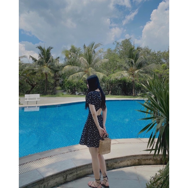 Đầm hoa hở lưng Ruchan