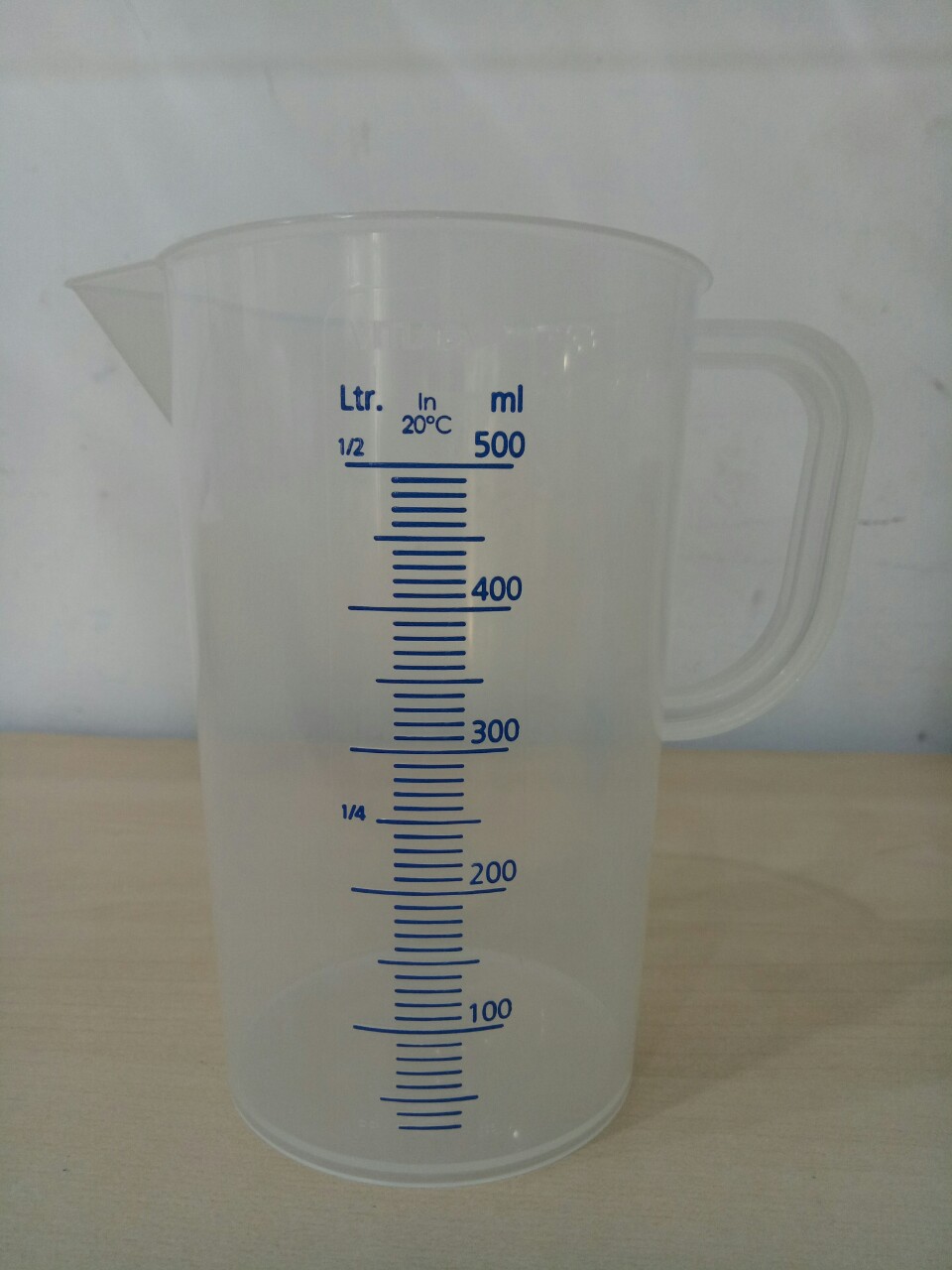 Ca nhựa PP vạch nổi xanh 500ml VITLAB