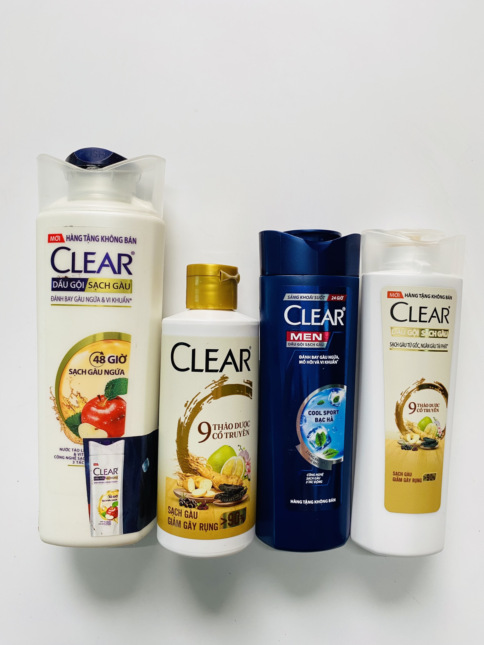 Chai dầu gội Clear thảo dược 70gam