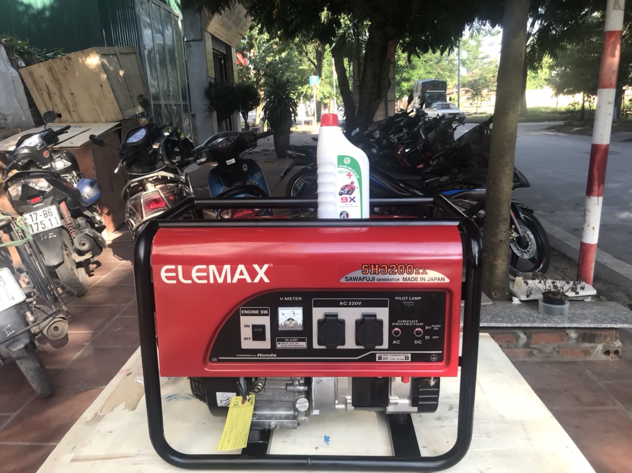 Máy Phát Điện Chạy Xăng Elemax SH3200EX 2.2KVA