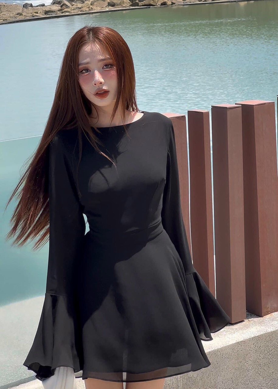 Váy xinh dáng xòe tay dài loe hở lưng siêu xinh LL