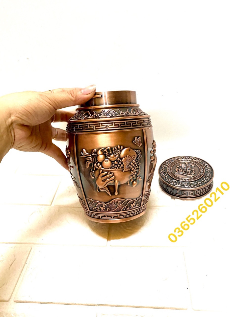 HỘP ĐỰNG CHÈ MÀU ĐỎ CÁ CHÉP CHẤT LIỆU BẰNG ĐỒNG