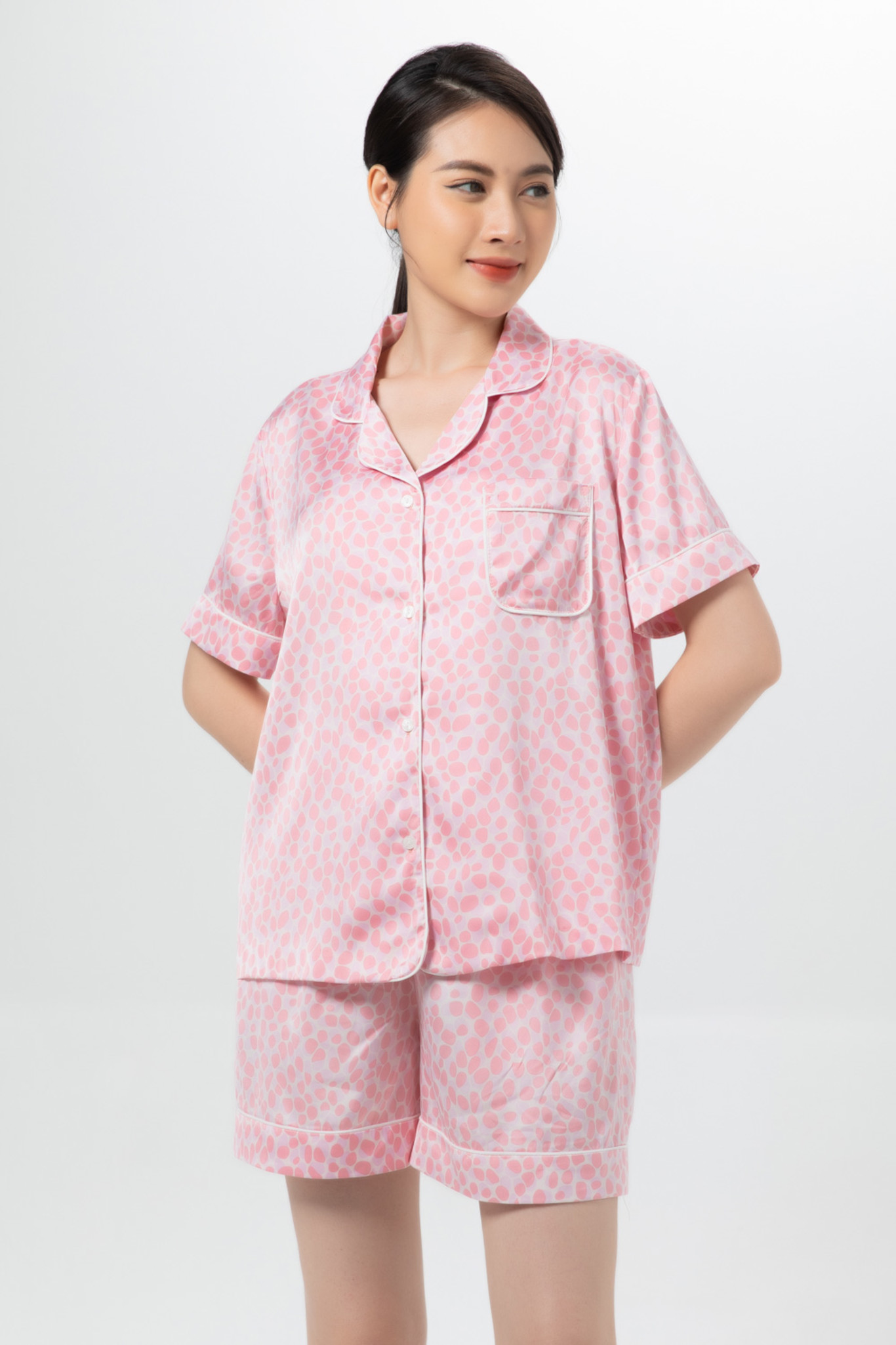 Bộ đồ ngủ pyjama lụa phối họa tiết IVY moda MS 16X1367