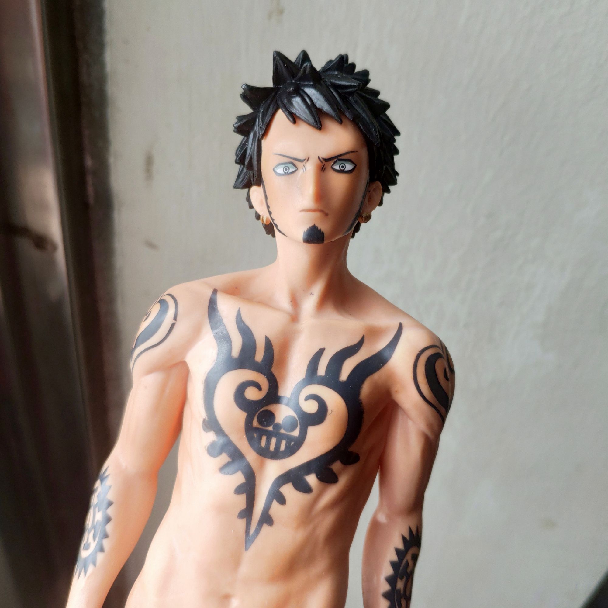 Trafalgar Law One Piece: Tiểu sử và 15 sự thật thú vị - POPS Blog