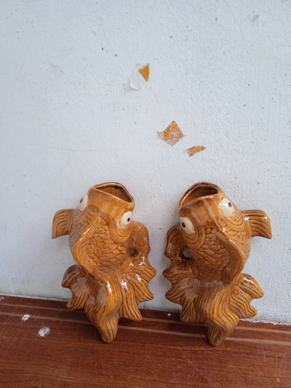 Bình hoa treo tường cá men nâu đỏ ( 2 con)