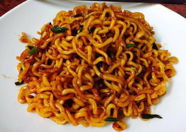 Mì khô gà cay Samyang 140gr