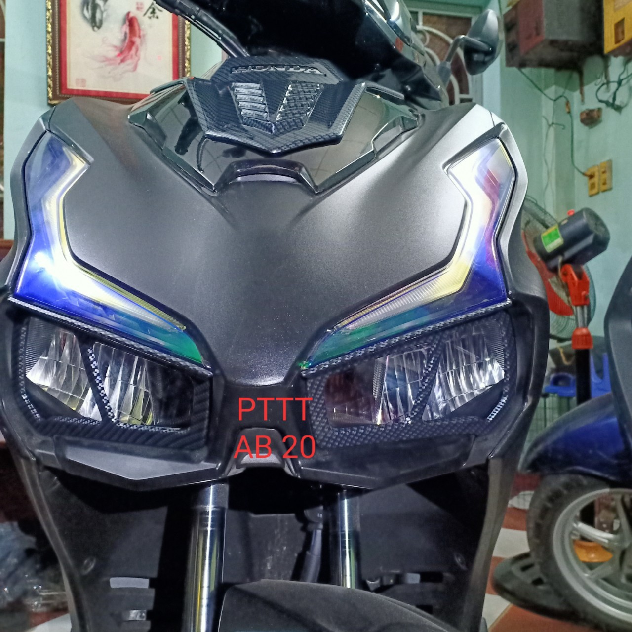 ỐP ĐÈN TRƯỚC AIR BLADE 2020 carbon