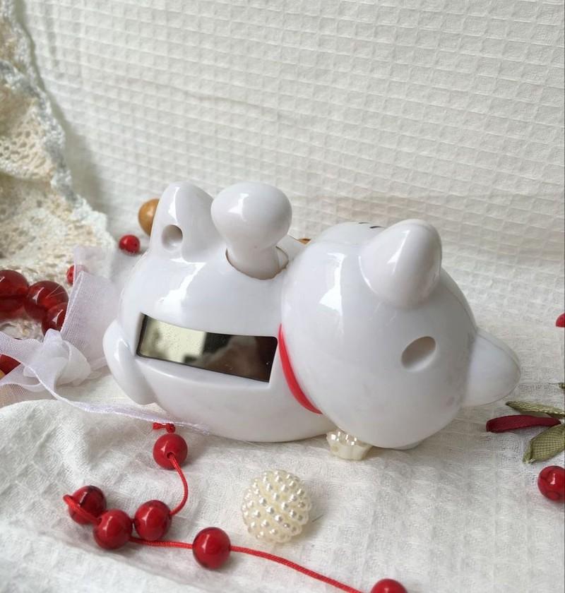 Tượng Mèo Nằm Vảy Tay May Mắn