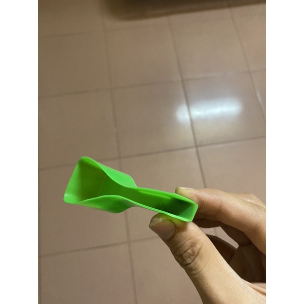 Thìa xúc thức ăn, cám cho chim