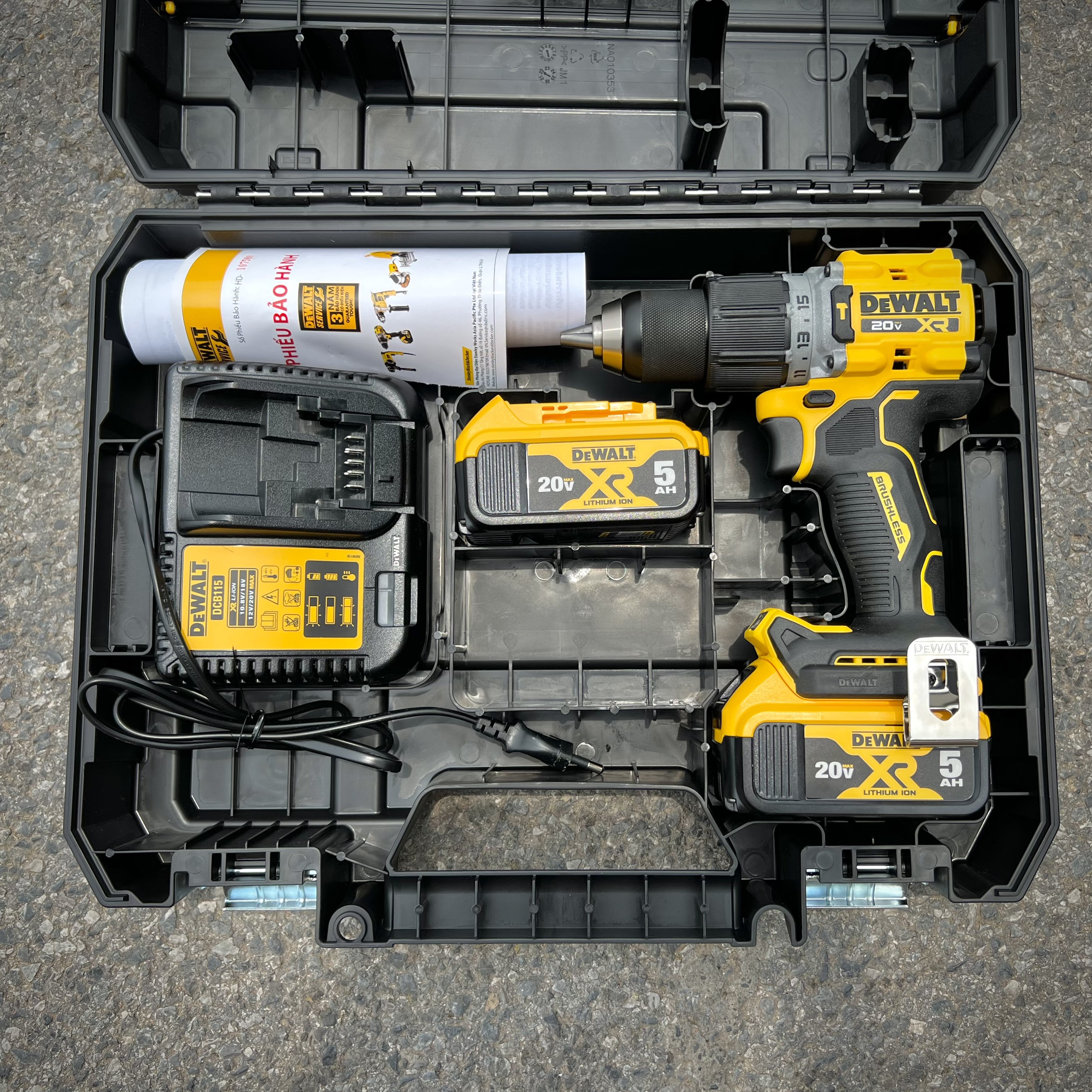 Máy khoan cầm tay Dewalt DCD805