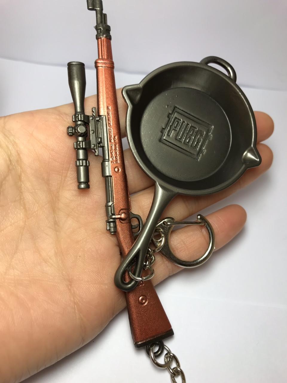 Bộ Móc Khóa Kar98 PUBG Size 12CM Và Chảo Size 8,5Cm
