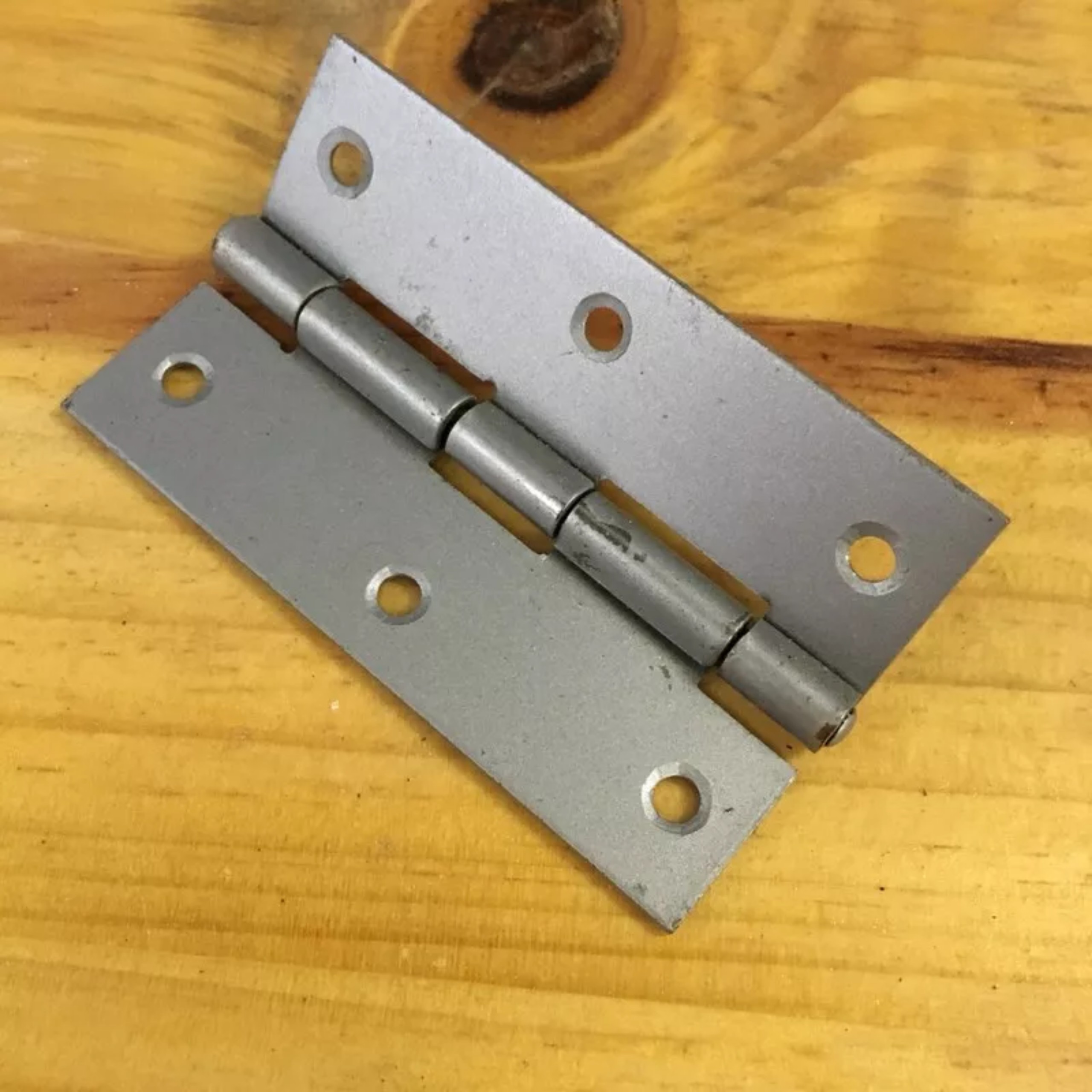 1 HỘP BẢN LỀ LÁ SẮT (24 CHIẾC)