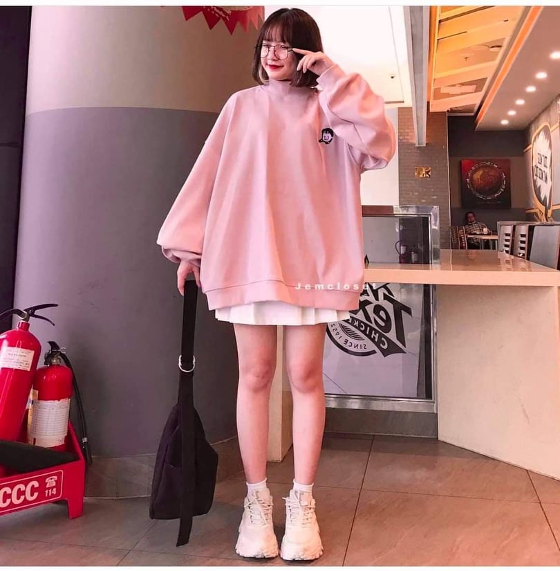 Áo nỉ cổ lọ in hình cô bé (trọng lượng từ 40kg đến 60kg )