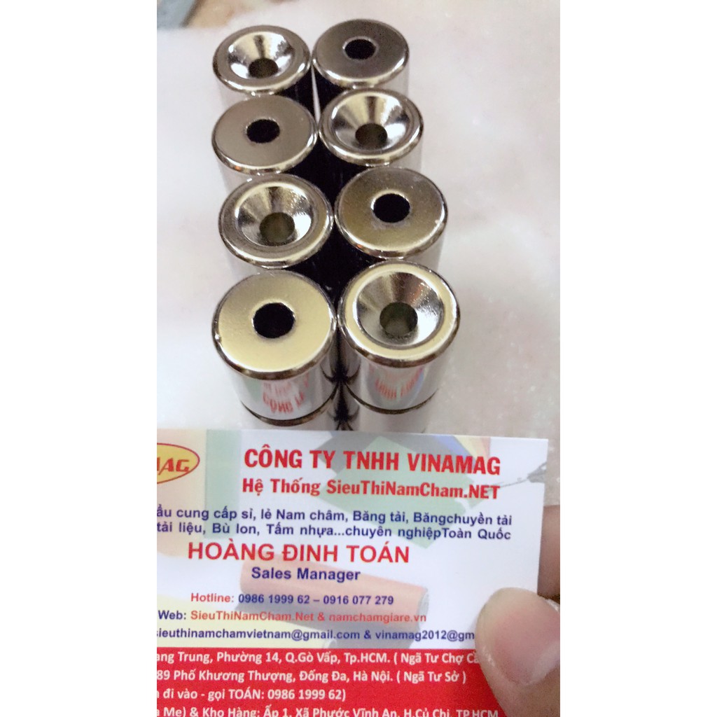 nam châm siêu hút 20 * 20 lỗ 6MM