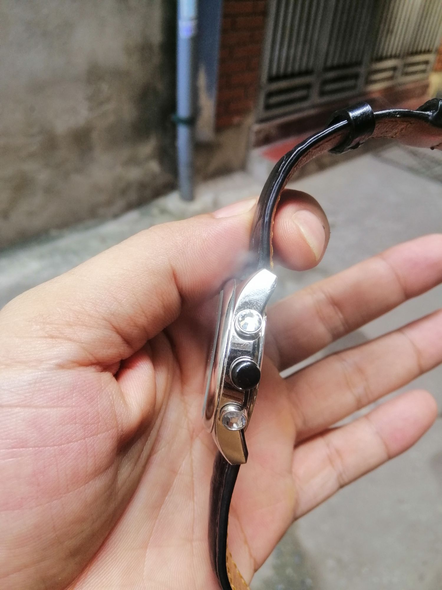 Đồng hồ nam hiệu D&G của Ý