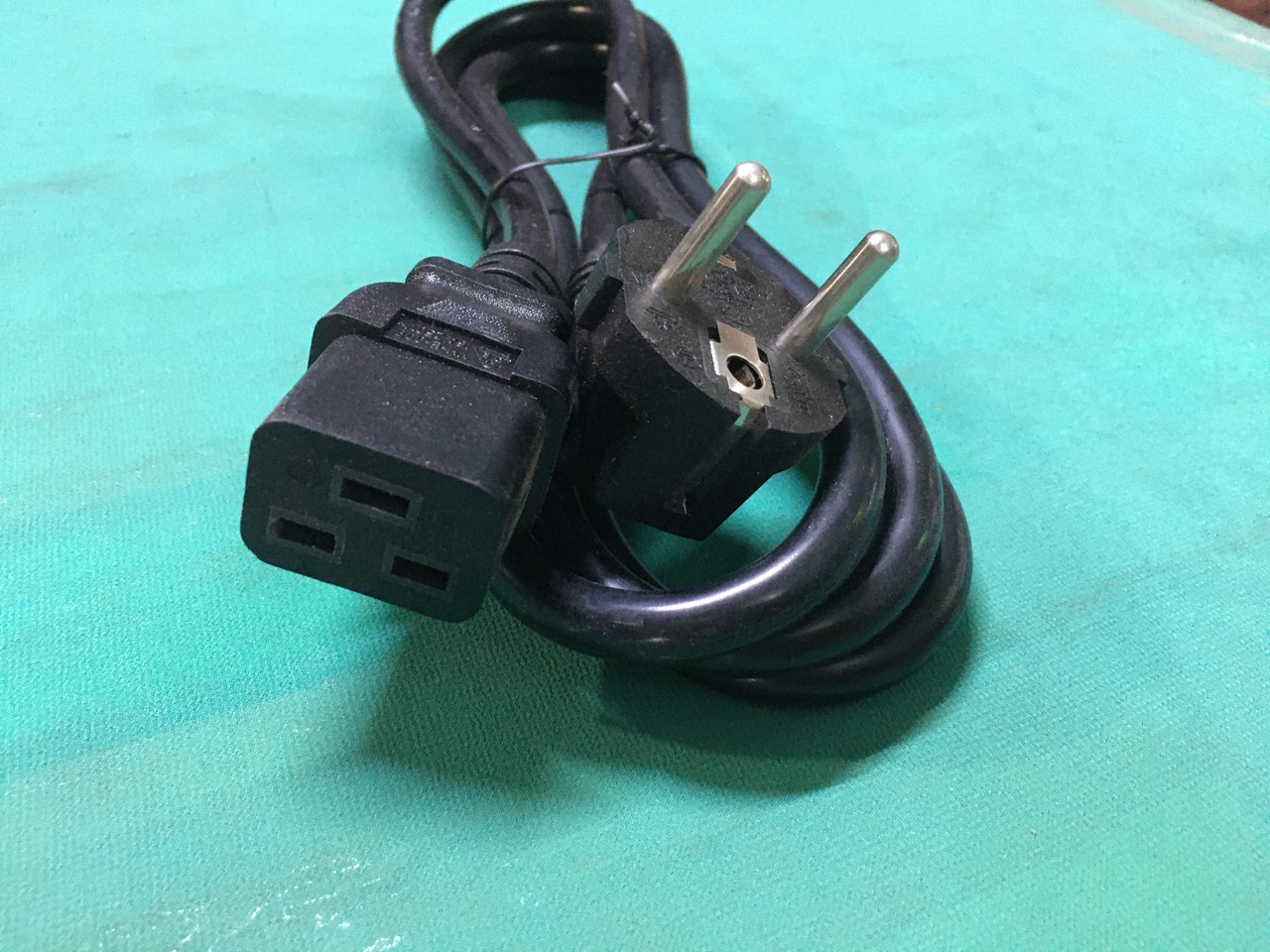 Dây nguồn C19 hai chấu tròn dài 1.8m