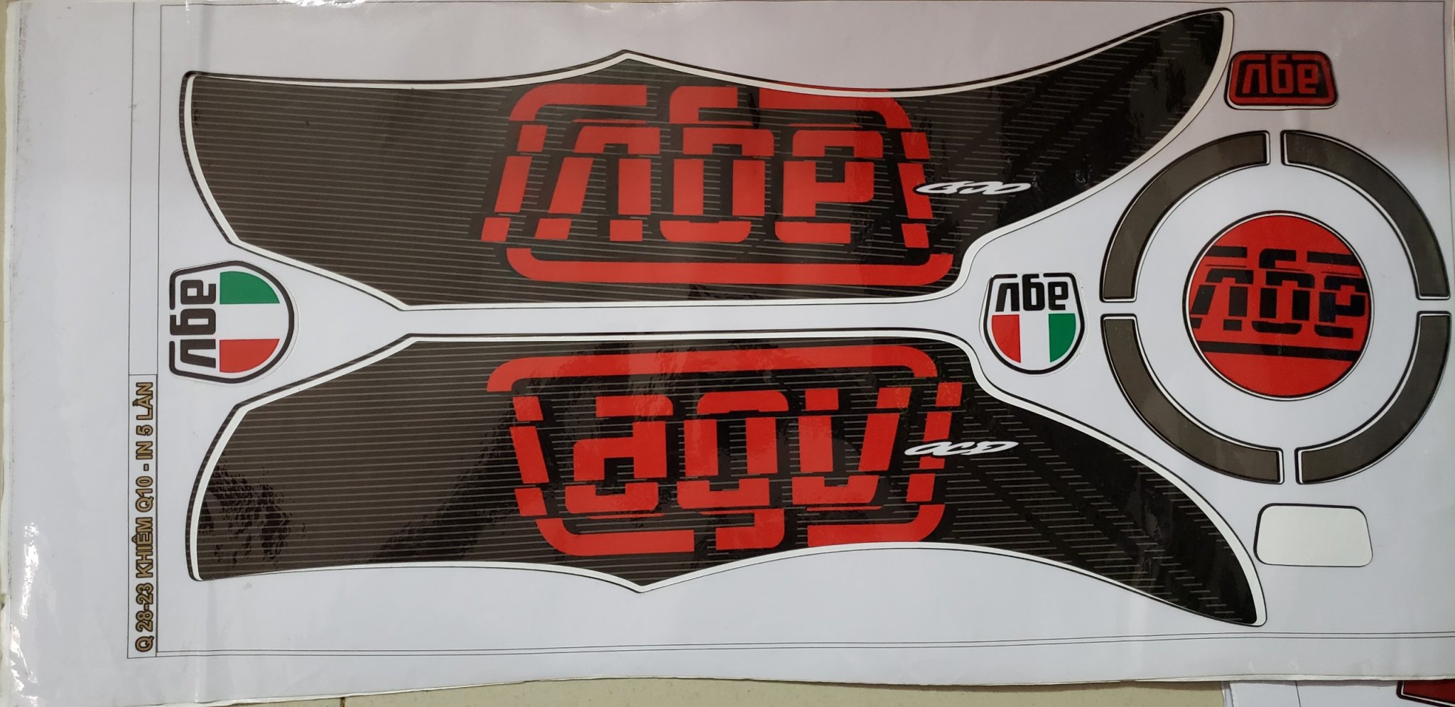 Tem decal dán nón bảo hiểm Fullface Agv đỏ