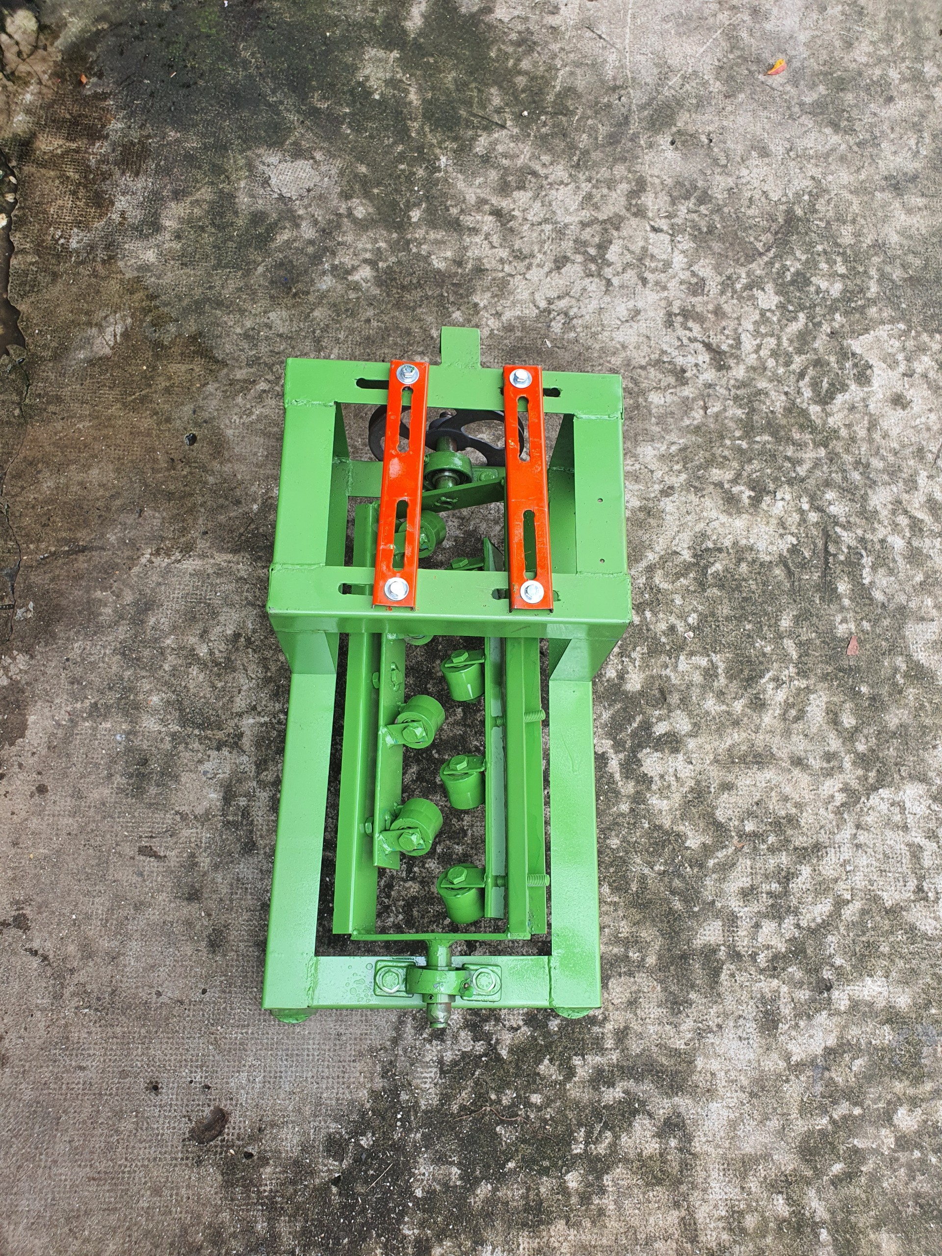 KHUNG DUỖI SẮT lớn (chưa có motor)