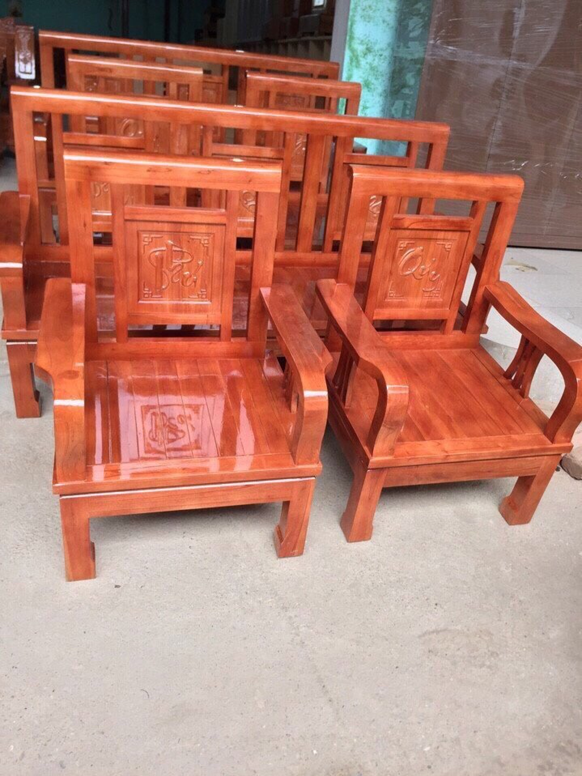 Bộ bàn ghế gỗ xoan phòng khách