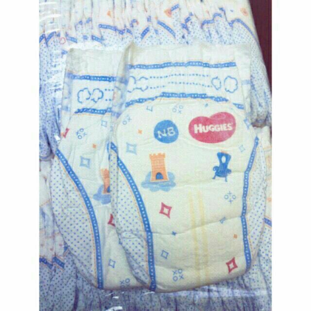 Tã dán Huggies Sơ sinh  5kg (100 miếng)