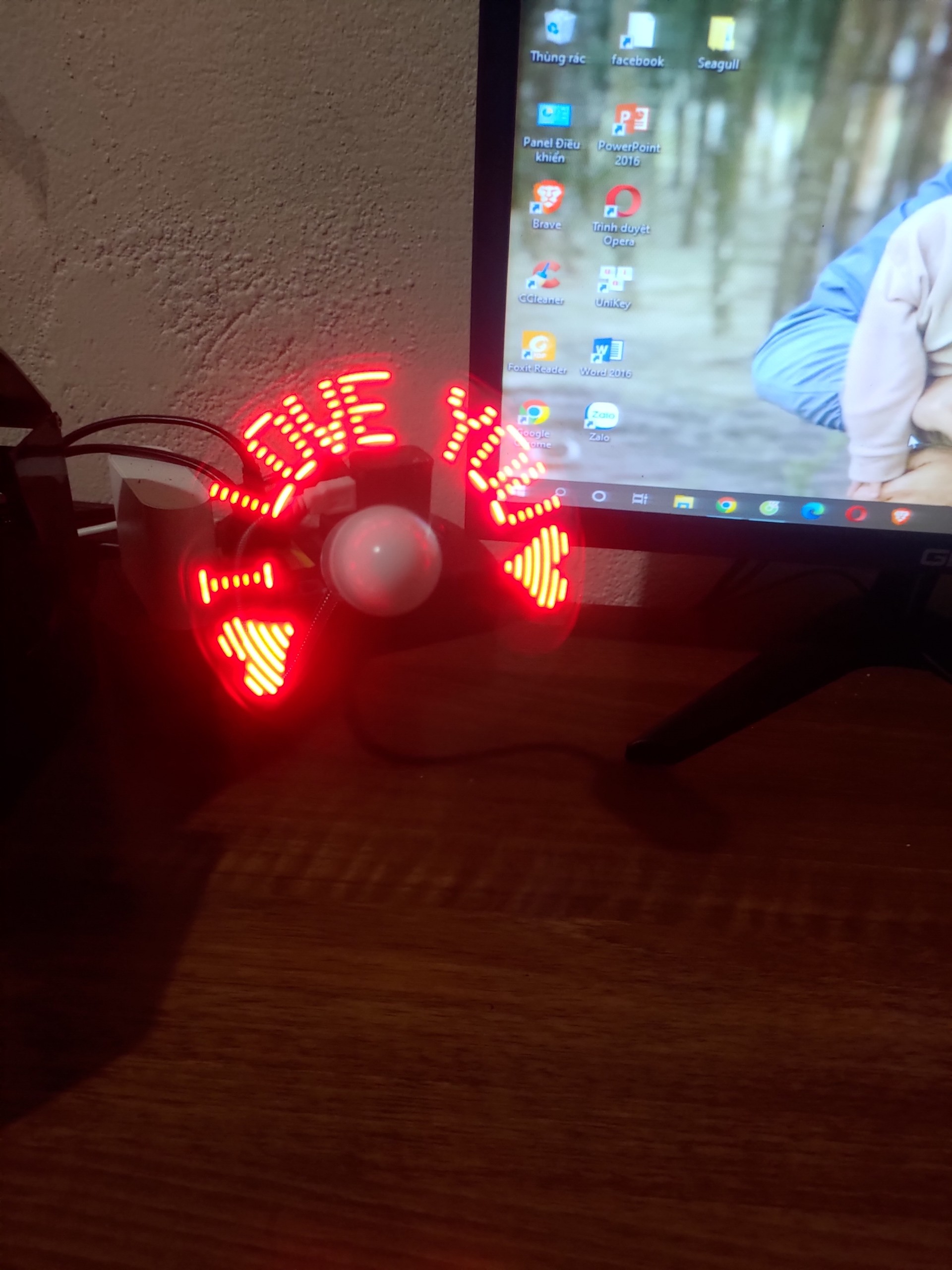 Quạt USB Hình Đồng Hồ hiệu ứng đèn led siêu độc đáo