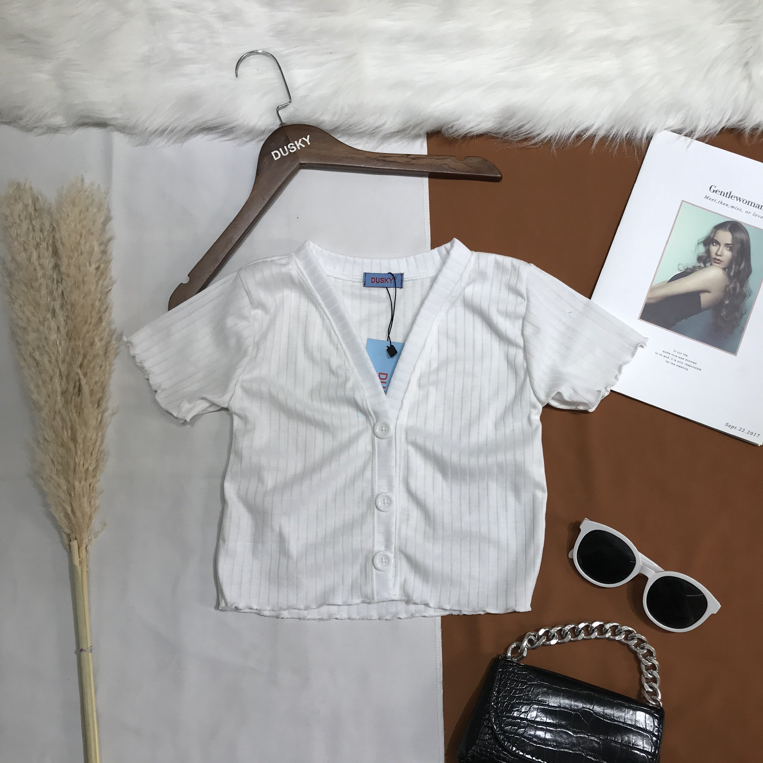 [HCM]Áo thun nữ croptop ngắn tay có khuy nút - DUSKY
