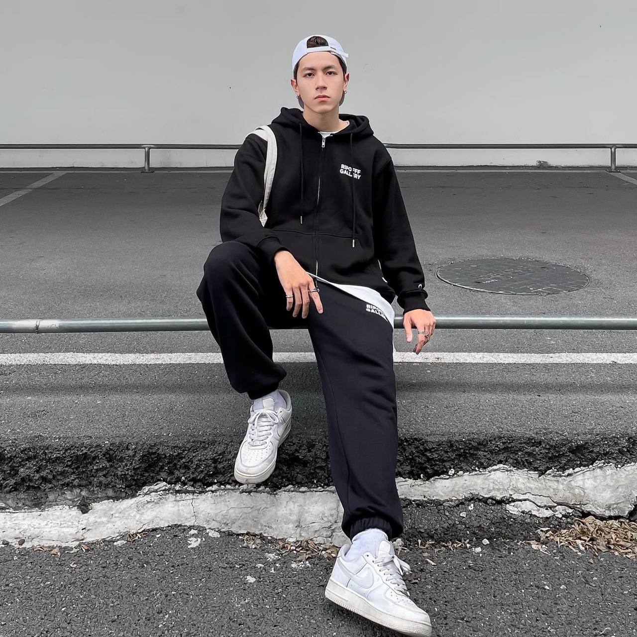 RIPOFFF Gallery Zip Hoodie - Black