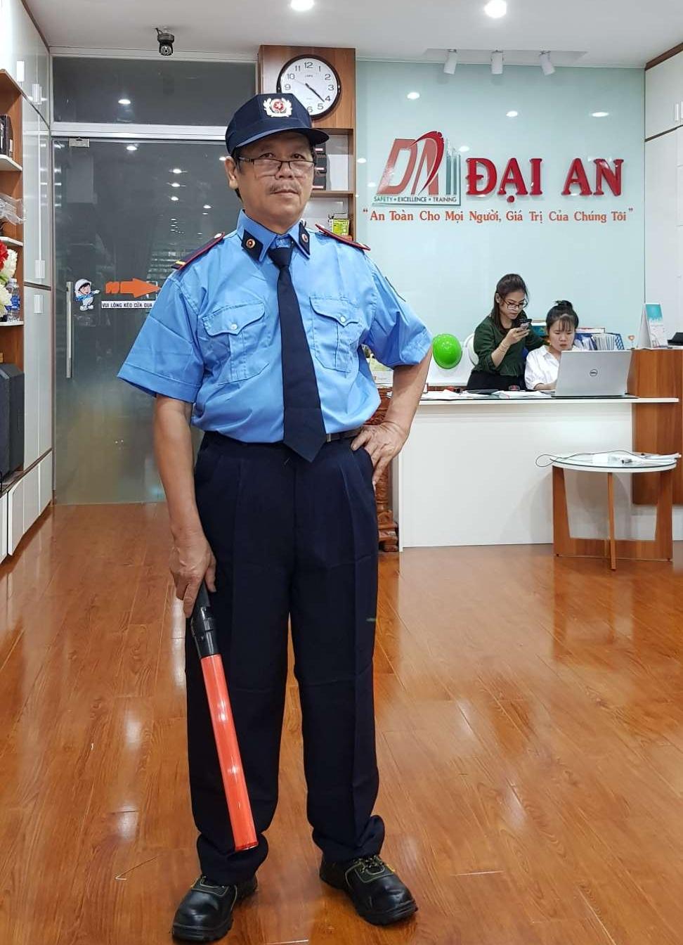 combo quần áo bảo vệ/ đồng phục bảo vệ + phụ kiện đầy đủ ( nón có sao + cầu vai + ve áo+ logo áo + cà vạt)