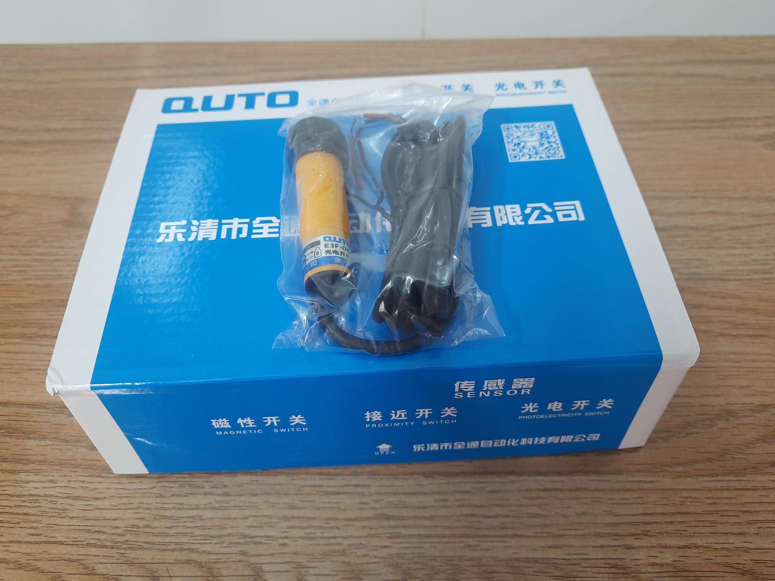 Cảm biến quang sensor quang E3F-DS30C4