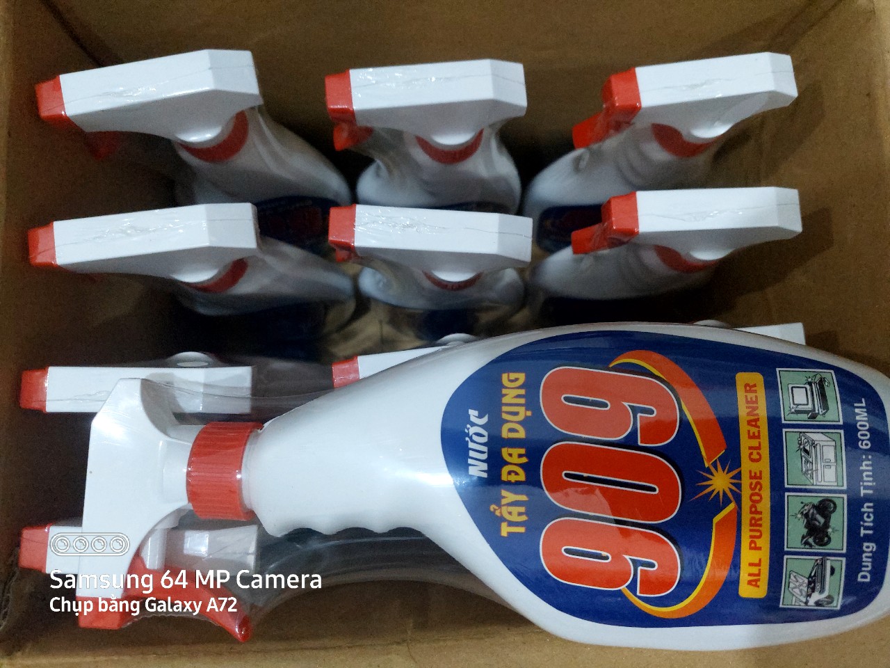 chai xịt tẩy đa năng 909
