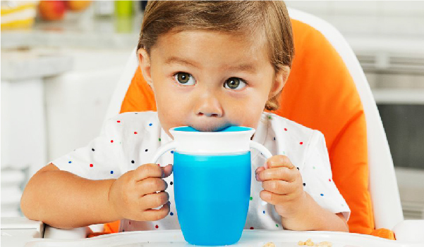 CỐC TẬP UỐNG 360 ĐỘ CHỐNG ĐỔ MUNCHKIN CÓ NẮP (207ML-HỒNG)